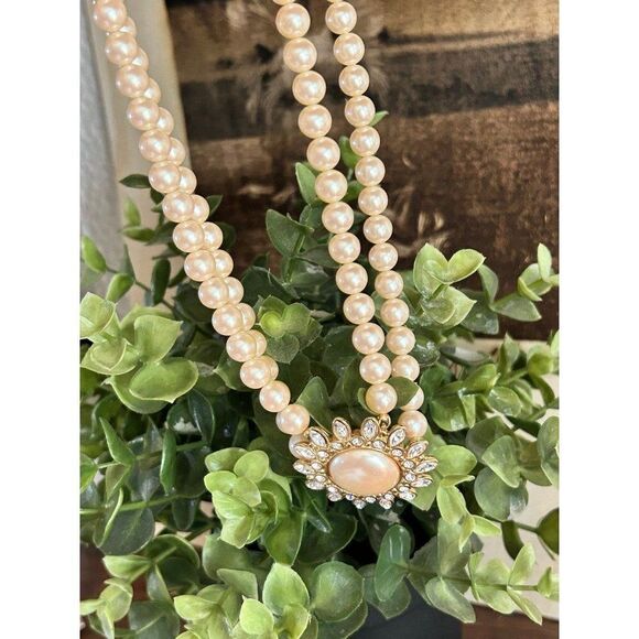 Money Double Strand Pearl Necklace - Picture 6 of 10